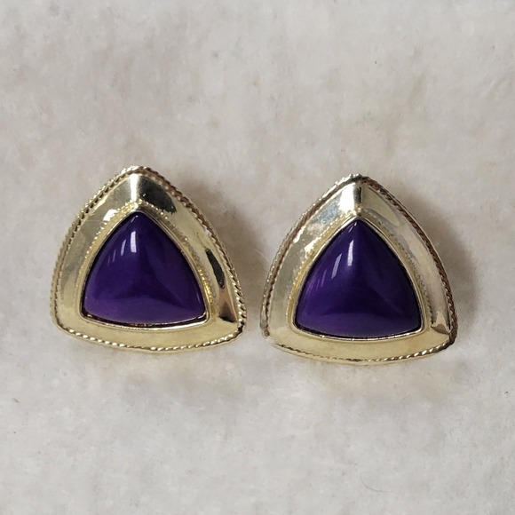 The Unbranded Brand Jewelry - Vintage Unsigned Gold Tone Purple Acrylic Triangle Stud‎ Pierced 1" Earrings